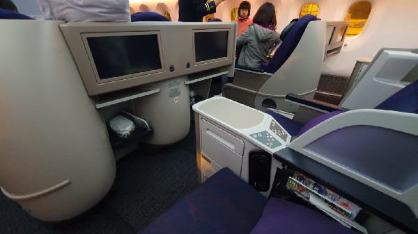 787,BUSINESS CLASS,CLASS C,中國國際航空,北京,商務艙,商務艙飛行記錄,國航,星空聯盟,飛機客艙,馬德里 @這裡胡說 x 傑西大叔 787,BUSINESS CLASS,CLASS C,中國國際航空,北京,商務艙,商務艙飛行記錄,國航,星空聯盟,飛機客艙,馬德里 @這裡胡說 x 傑西大叔