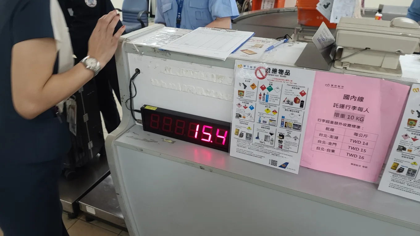 傑西飛行記錄,客艙座位相關文章,經濟艙飛行記錄,華信,華信環台飛行 傑西飛行記錄,客艙座位相關文章,經濟艙飛行記錄,華信,華信環台飛行