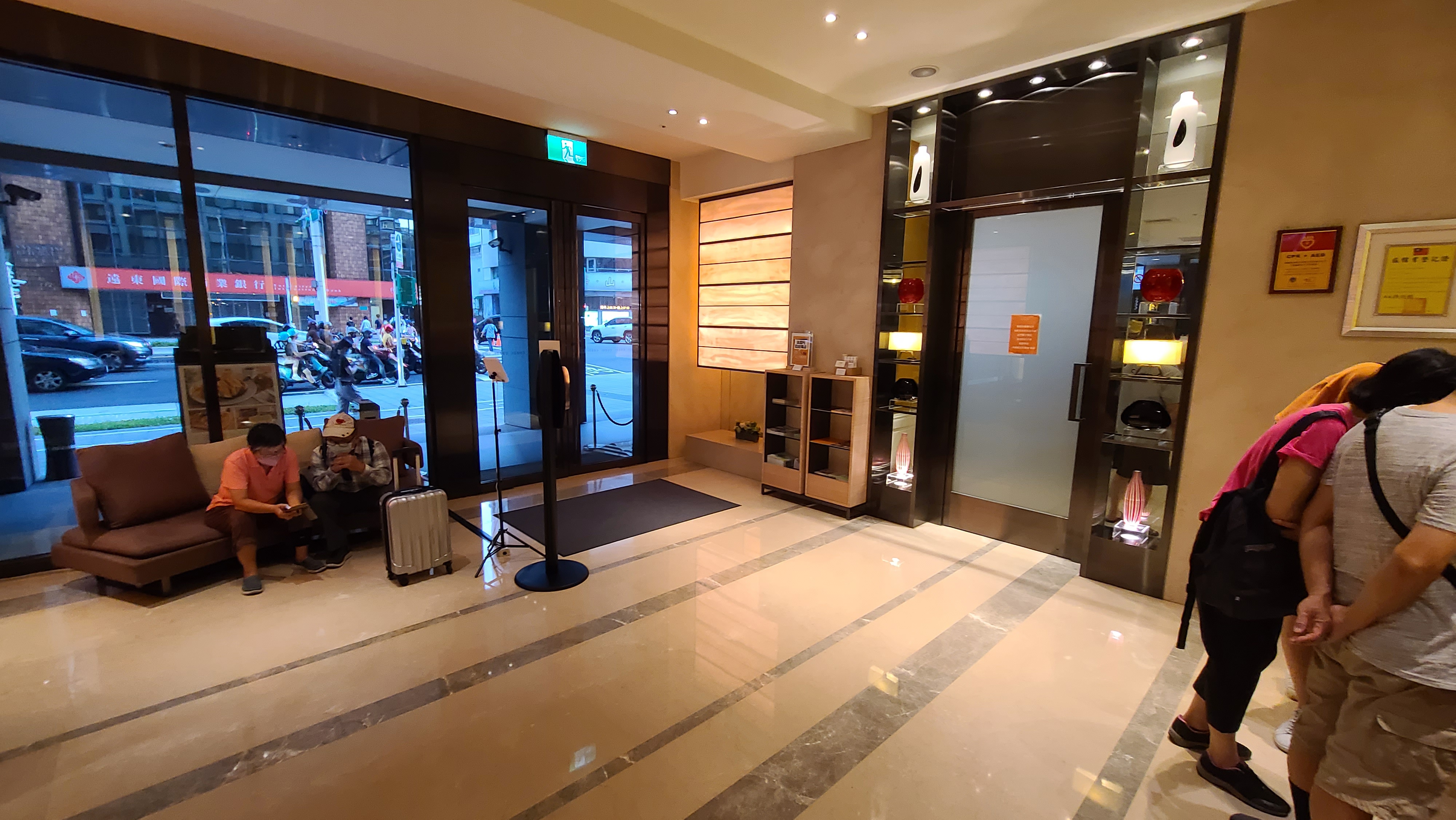 COZZI,傑西飯店開箱清單,台北,台北住宿,和逸飯店,善導寺站,國泰,忠孝館,捷運,阜杭豆漿 COZZI,傑西飯店開箱清單,台北,台北住宿,和逸飯店,善導寺站,國泰,忠孝館,捷運,阜杭豆漿