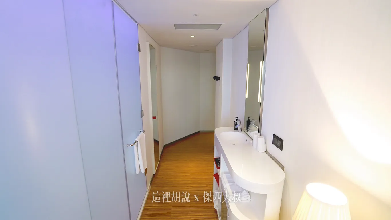 CitizenM,世民飯店,住宿,傑西飯店開箱清單,北門,台北,台北住宿,台北車站,商務旅館,席伊麗,席伊麗床墊,落地玻璃,西門,西門町,飯店 CitizenM,世民飯店,住宿,傑西飯店開箱清單,北門,台北,台北住宿,台北車站,商務旅館,席伊麗,席伊麗床墊,落地玻璃,西門,西門町,飯店