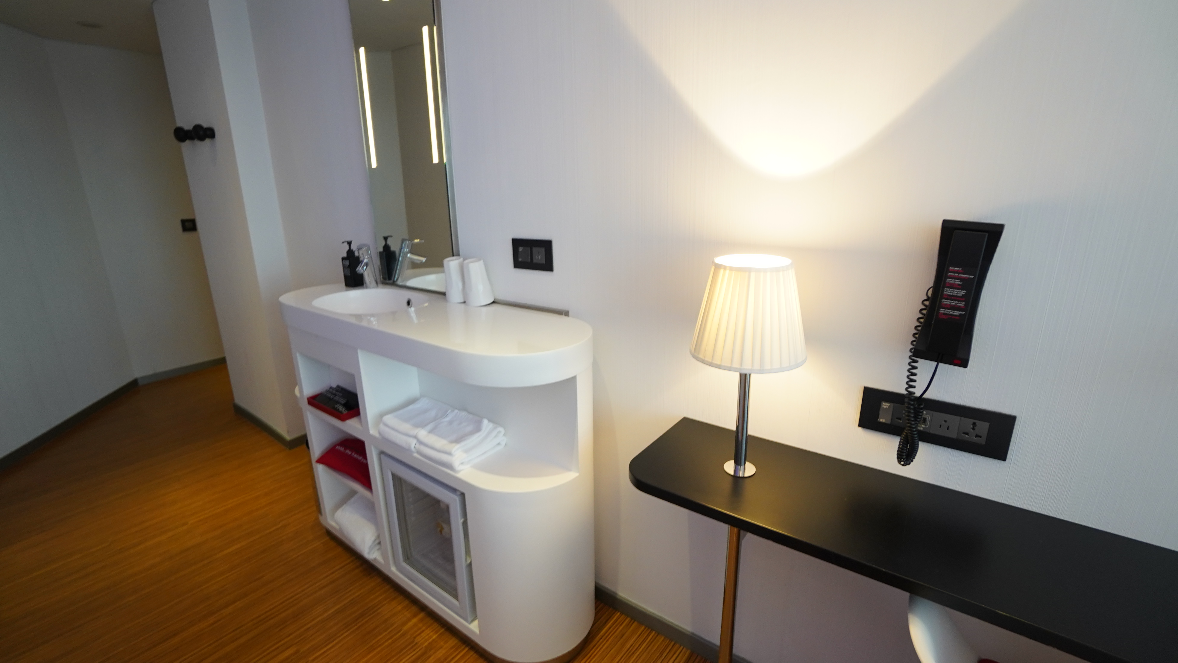 CitizenM,世民飯店,傑西飯店開箱清單,北門,台北,台北住宿,台北車站,商務旅館,落地玻璃,西門,西門町,飯店 CitizenM,世民飯店,傑西飯店開箱清單,北門,台北,台北住宿,台北車站,商務旅館,落地玻璃,西門,西門町,飯店
