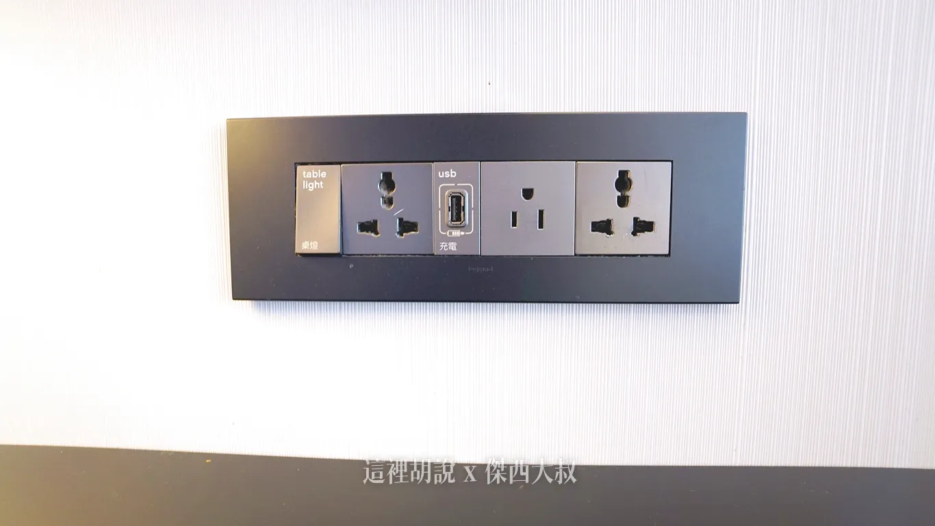 CitizenM,世民飯店,住宿,傑西飯店開箱清單,北門,台北,台北住宿,台北車站,商務旅館,席伊麗,席伊麗床墊,落地玻璃,西門,西門町,飯店 CitizenM,世民飯店,住宿,傑西飯店開箱清單,北門,台北,台北住宿,台北車站,商務旅館,席伊麗,席伊麗床墊,落地玻璃,西門,西門町,飯店