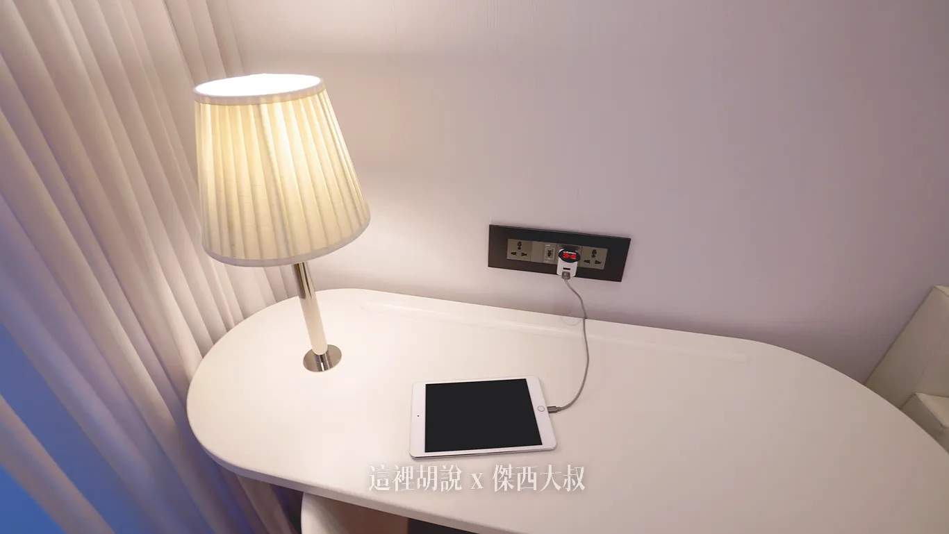CitizenM,世民飯店,住宿,傑西飯店開箱清單,北門,台北,台北住宿,台北車站,商務旅館,席伊麗,席伊麗床墊,落地玻璃,西門,西門町,飯店 CitizenM,世民飯店,住宿,傑西飯店開箱清單,北門,台北,台北住宿,台北車站,商務旅館,席伊麗,席伊麗床墊,落地玻璃,西門,西門町,飯店