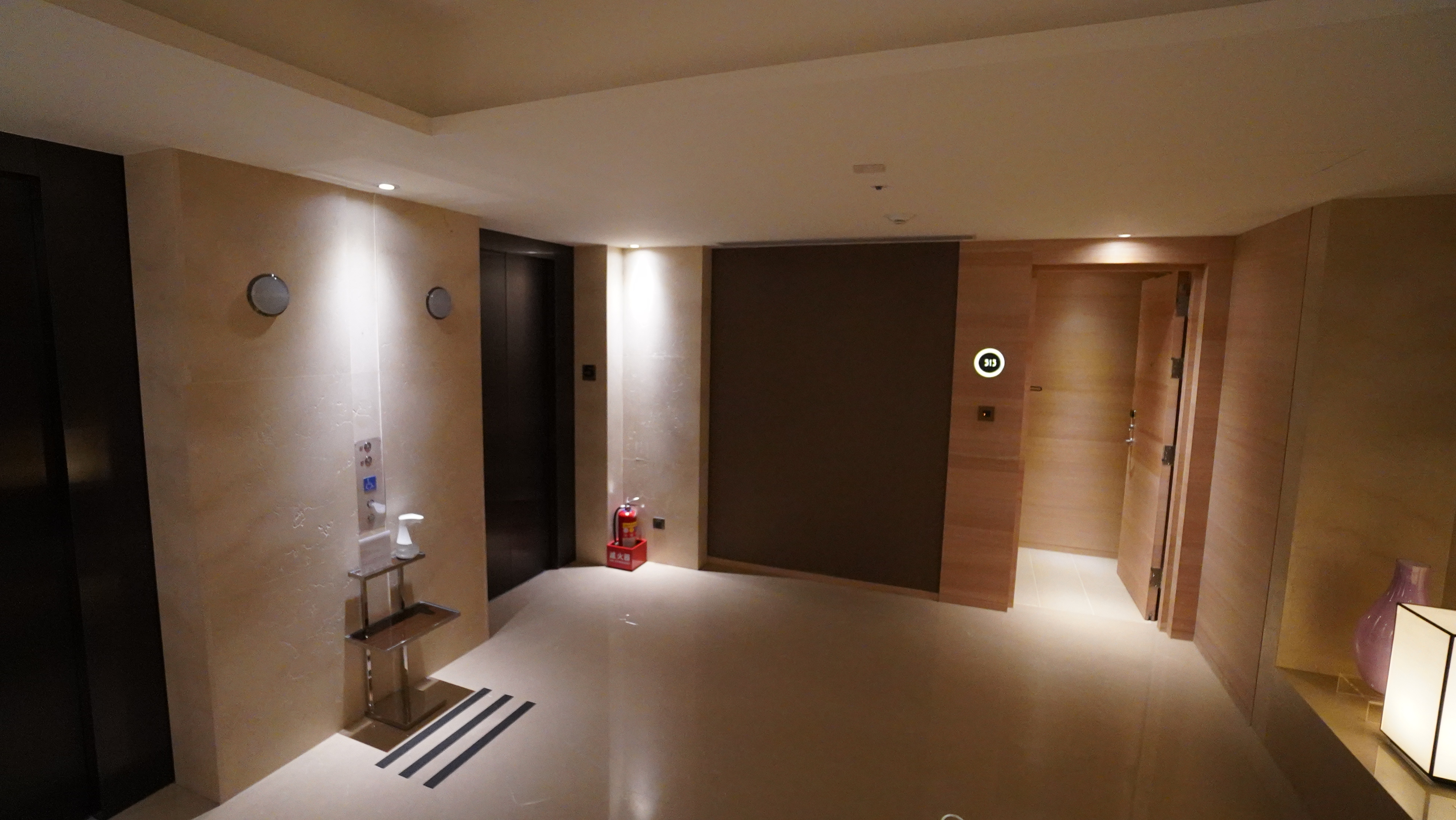 COZZI,傑西飯店開箱清單,台北,台北住宿,和逸飯店,善導寺站,國泰,忠孝館,捷運,阜杭豆漿 COZZI,傑西飯店開箱清單,台北,台北住宿,和逸飯店,善導寺站,國泰,忠孝館,捷運,阜杭豆漿