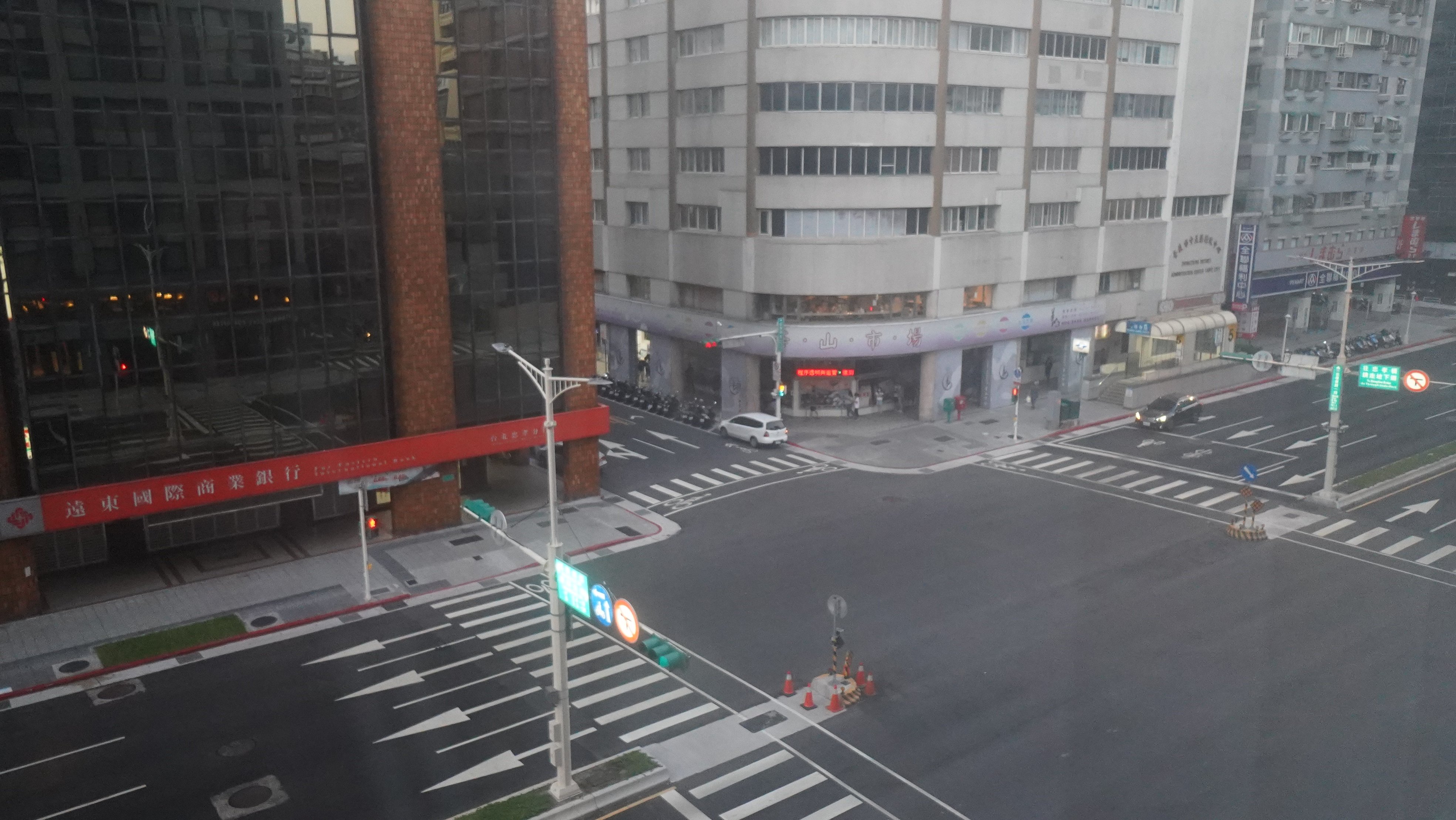 COZZI,傑西飯店開箱清單,台北,台北住宿,和逸飯店,善導寺站,國泰,忠孝館,捷運,阜杭豆漿 COZZI,傑西飯店開箱清單,台北,台北住宿,和逸飯店,善導寺站,國泰,忠孝館,捷運,阜杭豆漿
