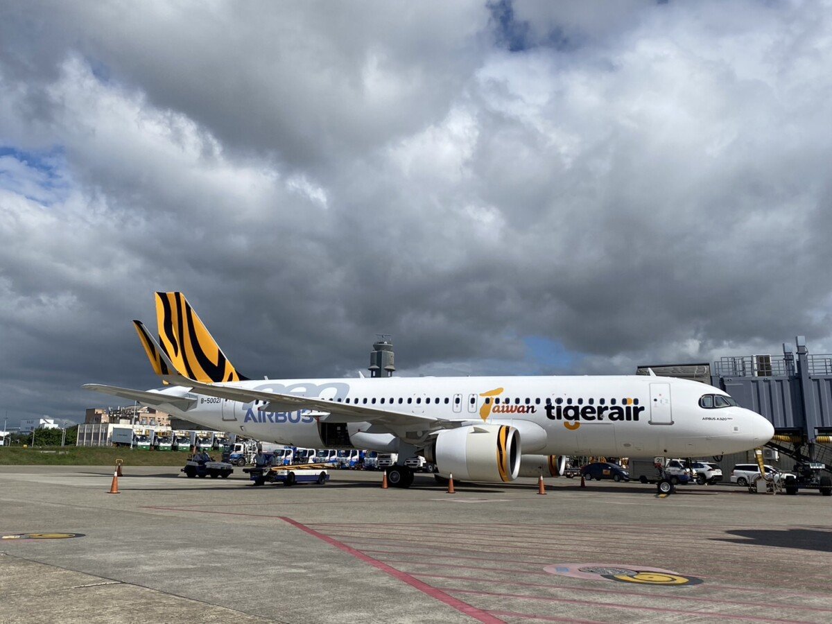 台灣虎航, 台灣虎航:開箱前後代客機 座椅差異比較 A320 CEO及 A320 NEO 座位選擇建議 , 台灣虎航,2022-10 日本,a20n,a320-200,a320-200 ceo,a320ceo,a320neo,airbus,lcc,recaro,smartcat,taiwan tigerair,低成本航空,傑西飛行記錄,加大行李架,單走道客機,大阪,座位選擇,廉價航空,窄體客機,經濟艙,經濟艙飛行記錄,華航,華航集團,虎厝邊,虎快客,虎舒適,虎航,虎航位置圖,虎航座位,虎航座位大小,虎航座位推薦,虎航機上娛樂,虎航選位,虎航飛機座位,頁首重點訊息,