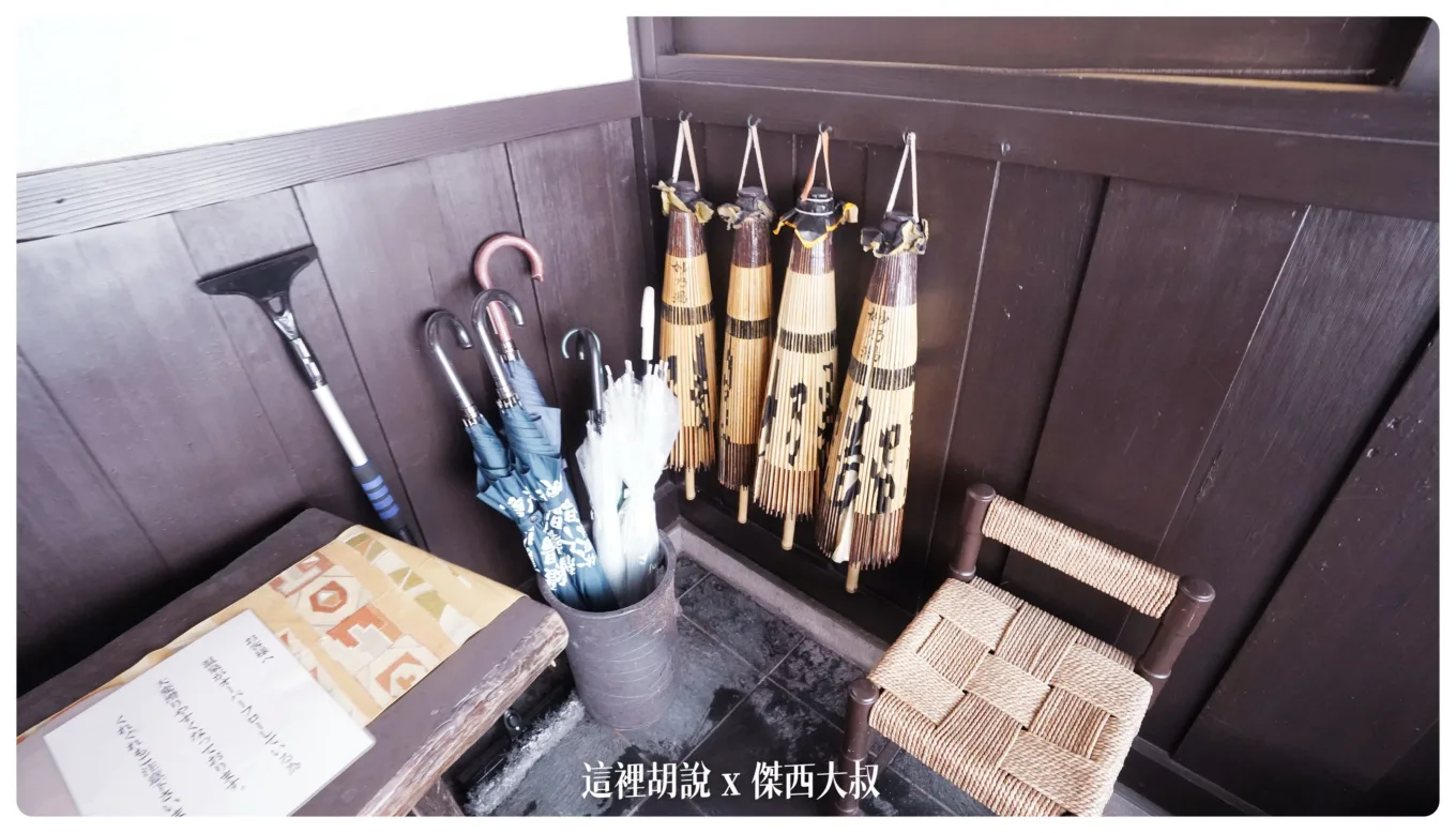 整理照片的時候才發現他們有這種有情調的油紙傘應該要問問看拿來拍照的