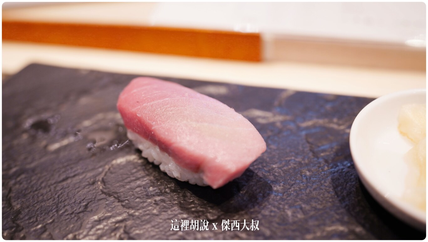 2023,2023旅行,foodie,Google News,japanesecuisine,お寿司,お鮨,傑西吃貨筆記,傑西懷胎八個月,傑西推薦,北海道,北海道旅行,北海道旅遊,北海道美食,和食,壽司,寿司,干貝,推薦,握壽司,日本,日本料理,日本旅遊,日本美食,札幌,札幌必吃,札幌美食,板前,板前料理,海膽,海鮮,生魚片,竹莢魚,薄野,薄野美食,蝦蛄,螃蟹,赤身,餐廳,鮨 @這裡胡說 x 傑西大叔