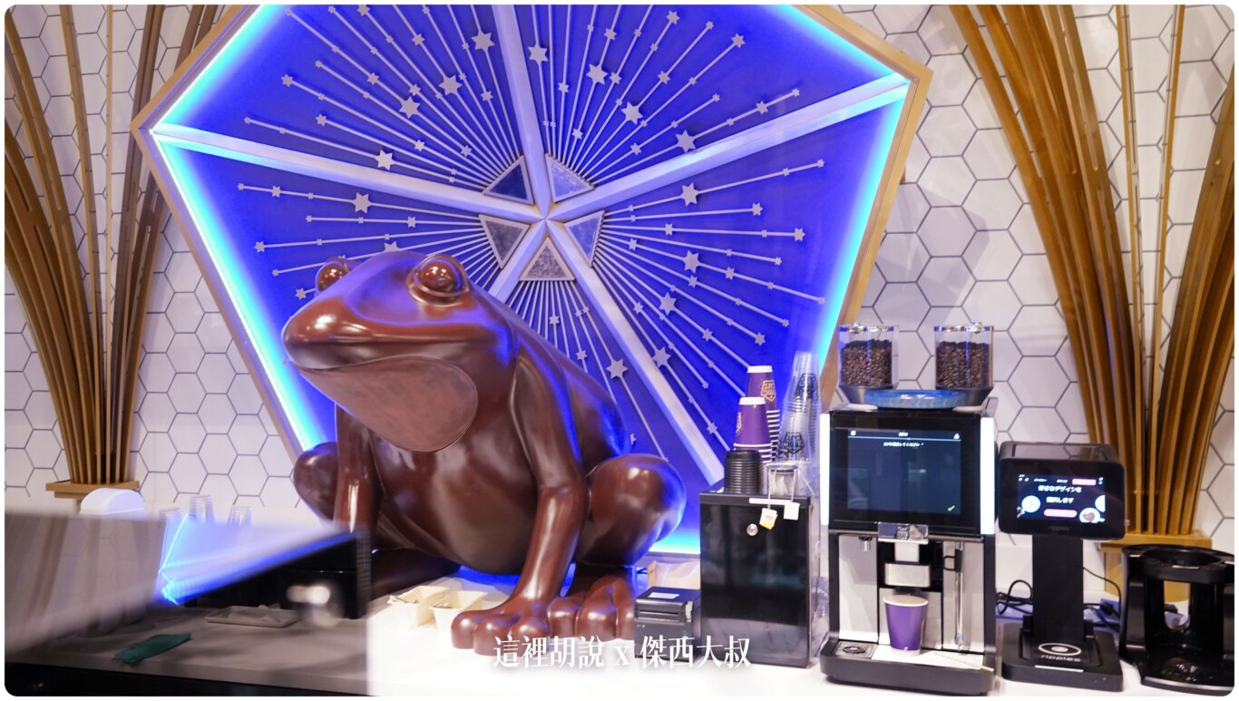 2023,Backlot Cafe,Chocolate Frog Café,Food Hall,Frog Café,harry potter tokyo,HarryPotter,PTT,themakingofharrypotterTokyo,Tokyo,WarnerBrosStudioTour,WBTourTokyo,スタジオツアー東京,ハリポタツアー,ワーナー ブラザース スタジオツア,交通,光輪兩千,劫盜地圖,咖啡,哈利波特,哈利波特在東京,外景地咖啡,奶油啤酒,奶油啤酒吧,奶油啤酒酒吧,官網,必看,必買,攻略,斗蓬,日本,日本旅遊,東京,東京 哈利波特 餐廳,東京哈利波特,東京哈利波特影城,東京哈利波特影城相關文章,東京旅遊,東京美食,營業時間,相片,禁忌森林,華納兄弟,豊島園,豐島園站,購票,選轉樓梯,門票,飛天掃帚,飛天掃把,飛行,飛行掃帚,飛行掃把,騎士公車,魔法世界,魔法部,麻瓜 2023,Backlot Cafe,Chocolate Frog Café,Food Hall,Frog Café,harry potter tokyo,HarryPotter,PTT,themakingofharrypotterTokyo,Tokyo,WarnerBrosStudioTour,WBTourTokyo,スタジオツアー東京,ハリポタツアー,ワーナー ブラザース スタジオツア,交通,光輪兩千,劫盜地圖,咖啡,哈利波特,哈利波特在東京,外景地咖啡,奶油啤酒,奶油啤酒吧,奶油啤酒酒吧,官網,必看,必買,攻略,斗蓬,日本,日本旅遊,東京,東京 哈利波特 餐廳,東京哈利波特,東京哈利波特影城,東京哈利波特影城相關文章,東京旅遊,東京美食,營業時間,相片,禁忌森林,華納兄弟,豊島園,豐島園站,購票,選轉樓梯,門票,飛天掃帚,飛天掃把,飛行,飛行掃帚,飛行掃把,騎士公車,魔法世界,魔法部,麻瓜