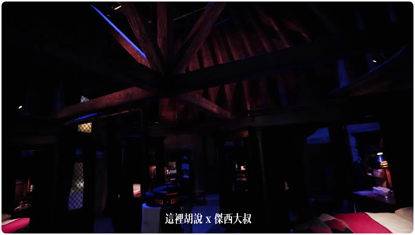 這裡的燈光真的很昏暗