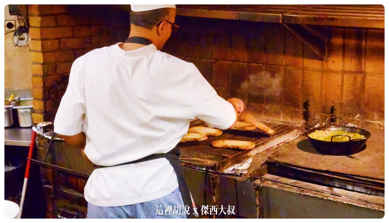 2023,El Glop Braseria,傑西吃貨筆記,傑西懷胎八個月,加泰隆尼亞廣場,巴塞隆納,巴塞隆納美食,炸辣椒,烤蝸牛,番茄麵包,碳烤,英國人百貨,西班牙,西班牙美食 @這裡胡說 x 傑西大叔 2023,El Glop Braseria,傑西吃貨筆記,傑西懷胎八個月,加泰隆尼亞廣場,巴塞隆納,巴塞隆納美食,炸辣椒,烤蝸牛,番茄麵包,碳烤,英國人百貨,西班牙,西班牙美食 @這裡胡說 x 傑西大叔