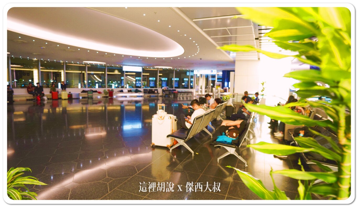2023,24小時機場設施,HND,REST IN AIRPORT,RJTT,SLEEP IN AIRPORT,SLEEP IN HND,低成本航空,凌晨航班,哪邊可以休息,在機場睡,夜間航班,廉價機票,打地鋪,日本,東京國際機場,機場付費淋浴設施,機場休息,機場休息區,機場休息椅,機場住宿,機場充電站,機場免費Wi-Fi,機場淋浴設施,機場睡眠區,機場睡眠必備物品,機場睡眠攻略,機場睡覺,機場系列文章,機場行李寄存,機場過夜,機場高樓層休息區,沐浴,洗澡,深夜航班,盥洗,睡在機場,睡在機場系列,睡在羽田,睡機場,睡覺,第三航廈休息區,紅眼,紅眼休息,紅眼住宿,紅眼班機,紅眼航班,紅眼航班休息,羽田國際機場,羽田機場,羽田機場24小時營業區域,羽田機場24小時設施,羽田機場住宿,羽田機場航廈更名,羽田機場貴賓室,羽田機場過夜,羽田睡覺,行李寄放,跨時區航班,長途夜間飛行,飛行疲勞 2023,24小時機場設施,HND,REST IN AIRPORT,RJTT,SLEEP IN AIRPORT,SLEEP IN HND,低成本航空,凌晨航班,哪邊可以休息,在機場睡,夜間航班,廉價機票,打地鋪,日本,東京國際機場,機場付費淋浴設施,機場休息,機場休息區,機場休息椅,機場住宿,機場充電站,機場免費Wi-Fi,機場淋浴設施,機場睡眠區,機場睡眠必備物品,機場睡眠攻略,機場睡覺,機場系列文章,機場行李寄存,機場過夜,機場高樓層休息區,沐浴,洗澡,深夜航班,盥洗,睡在機場,睡在機場系列,睡在羽田,睡機場,睡覺,第三航廈休息區,紅眼,紅眼休息,紅眼住宿,紅眼班機,紅眼航班,紅眼航班休息,羽田國際機場,羽田機場,羽田機場24小時營業區域,羽田機場24小時設施,羽田機場住宿,羽田機場航廈更名,羽田機場貴賓室,羽田機場過夜,羽田睡覺,行李寄放,跨時區航班,長途夜間飛行,飛行疲勞