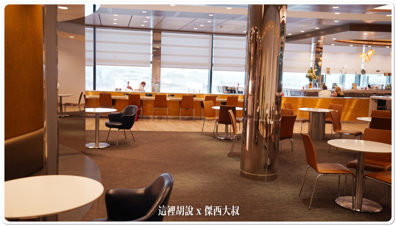 聯合航空貴賓室有著美式的那種寬敞休息空間