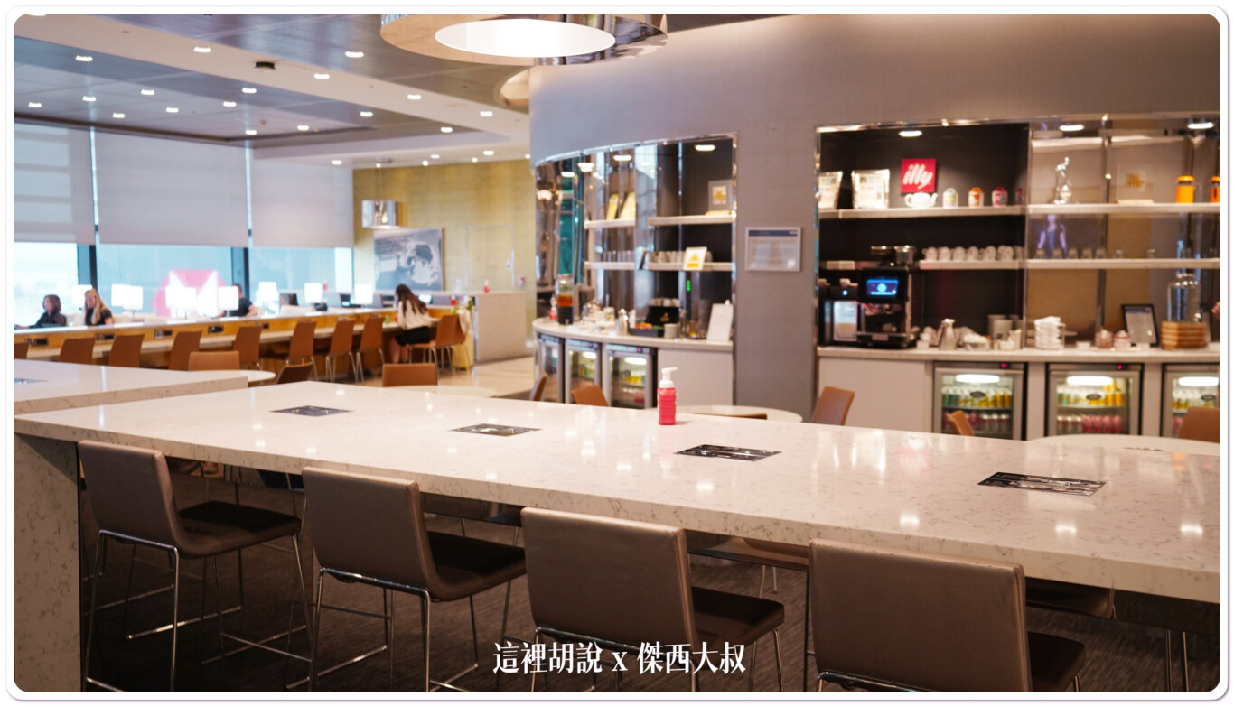 聯合航空貴賓室的長桌設置