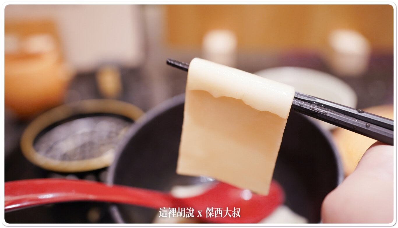 五代目花山烏龍麵 / 1F
這一間在銀座可是排隊名店，在這邊也是相當熱門的一間店，他的特點就是他那超寬超Q的烏龍麵條，而在羽田機場也有特別限定套餐，可以讓你吃到不同的風味。