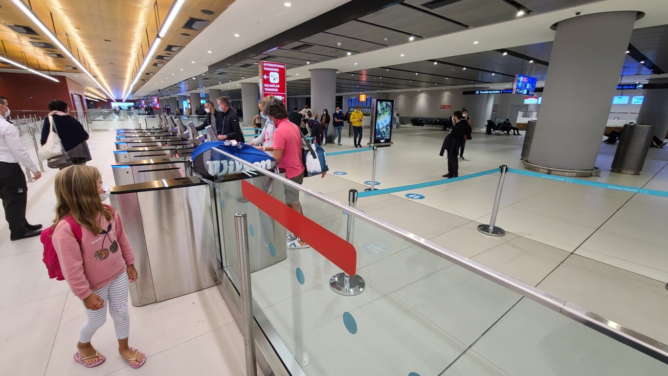 FACE ID,FAST LANE,FAST PASS,FAST TRACK,優先通關,商務艙專用走道,商務艙快速通關,安檢,安檢區,快速通關,機場,機場放大鏡,機場系列文章,禮遇通關,臉部識別 FACE ID,FAST LANE,FAST PASS,FAST TRACK,優先通關,商務艙專用走道,商務艙快速通關,安檢,安檢區,快速通關,機場,機場放大鏡,機場系列文章,禮遇通關,臉部識別