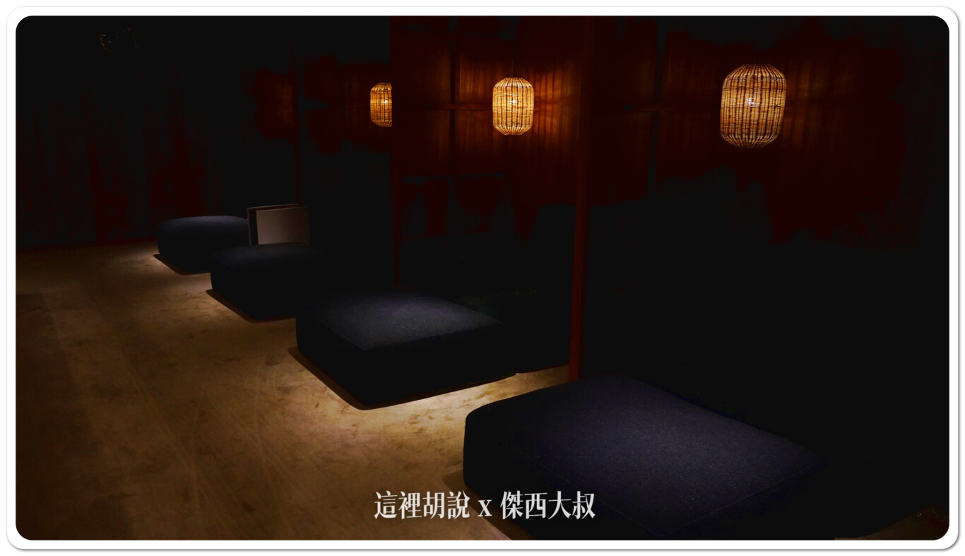 整個空間的的燈光調整的非常昏暗
方便旅客休息