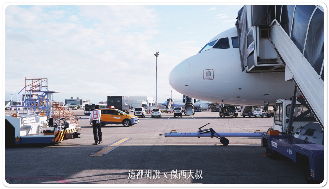 加油車,拖車,機場,機場作業,機場相關文章,氣源車,水肥車,油罐車,無桿推車,航空作業車輛,航空迷,螃蟹車,飛機迷,黑水車 加油車,拖車,機場,機場作業,機場相關文章,氣源車,水肥車,油罐車,無桿推車,航空作業車輛,航空迷,螃蟹車,飛機迷,黑水車
