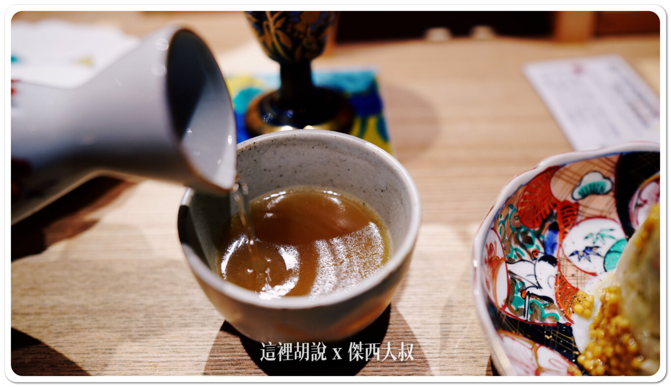 還有另外提供一杯黑輪高湯 服務員還特別介紹可以加上一點清酒會更好喝 喝酒不開車 開車不喝酒 未滿十八歲請勿飲酒