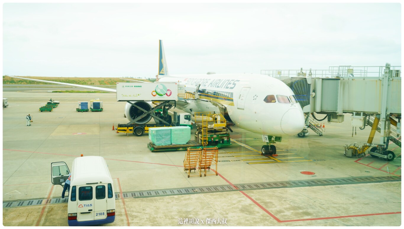 加油車,拖車,機場,機場作業,機場相關文章,氣源車,水肥車,油罐車,無桿推車,航空作業車輛,航空迷,螃蟹車,飛機迷,黑水車 加油車,拖車,機場,機場作業,機場相關文章,氣源車,水肥車,油罐車,無桿推車,航空作業車輛,航空迷,螃蟹車,飛機迷,黑水車
