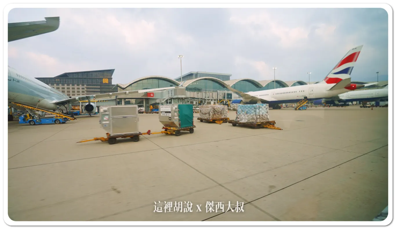 加油車,拖車,機場,機場作業,機場相關文章,氣源車,水肥車,油罐車,無桿推車,航空作業車輛,航空迷,螃蟹車,飛機迷,黑水車 加油車,拖車,機場,機場作業,機場相關文章,氣源車,水肥車,油罐車,無桿推車,航空作業車輛,航空迷,螃蟹車,飛機迷,黑水車