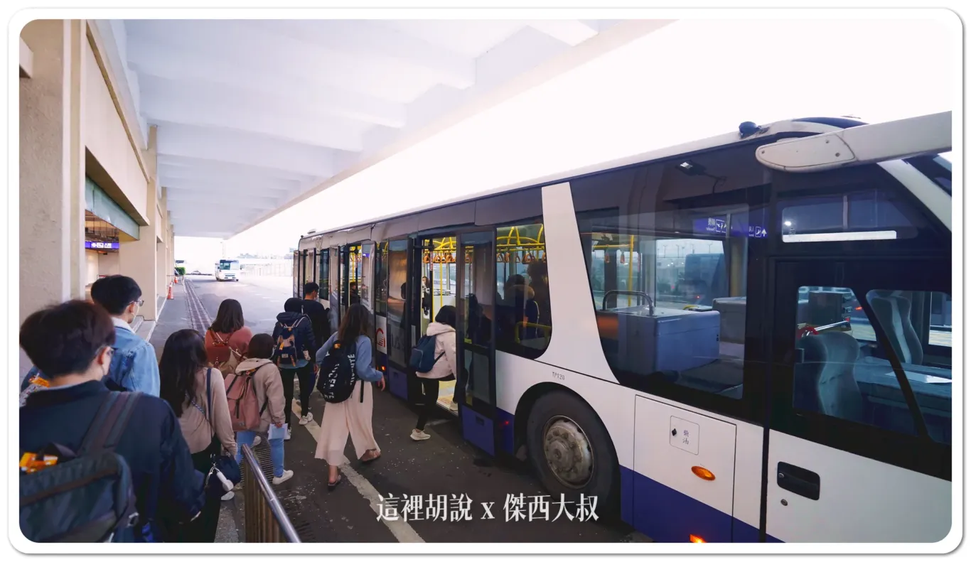 加油車,拖車,機場,機場作業,機場相關文章,氣源車,水肥車,油罐車,無桿推車,航空作業車輛,航空迷,螃蟹車,飛機迷,黑水車 加油車,拖車,機場,機場作業,機場相關文章,氣源車,水肥車,油罐車,無桿推車,航空作業車輛,航空迷,螃蟹車,飛機迷,黑水車