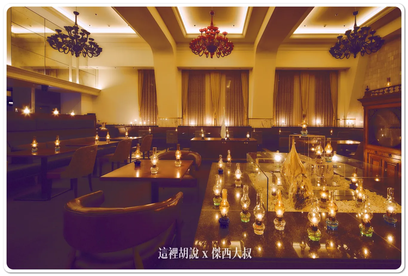 在溫暖的油燈燭光下,聆聽百年古董音樂盒的現場演奏,度過悠閒的夜晚時光
