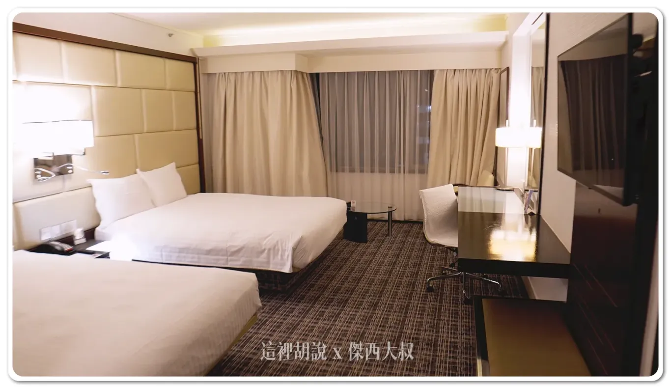 本次入住的是兩張床的房型,屬於雙人床尺寸,睡四個人沒問題