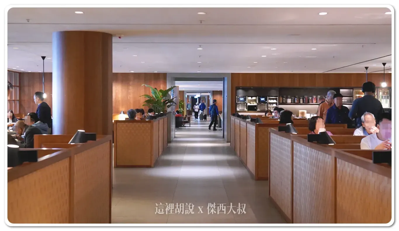 因為剛好是在用餐的時間,整個空間非常的熱鬧