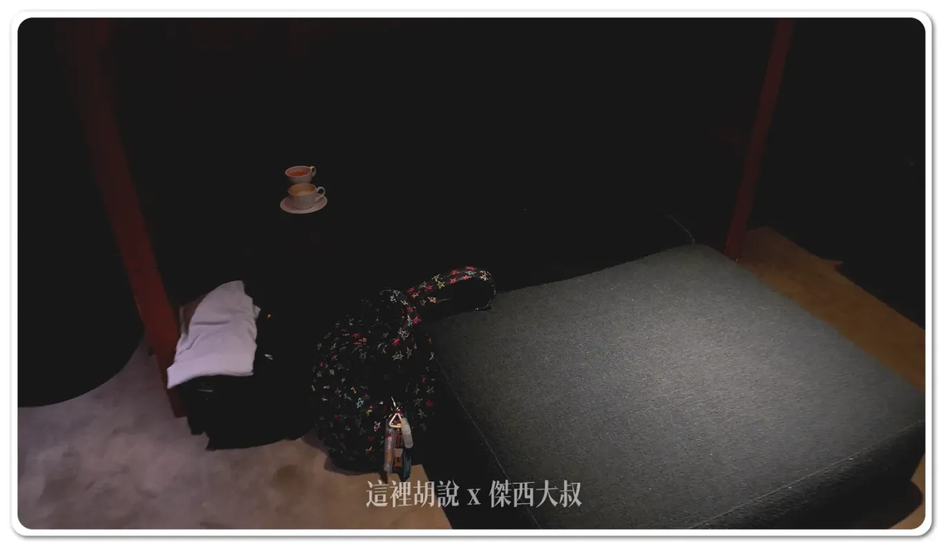 這個空間傑西一直想要躺看看,這次終於時間可以在這個空間睡覺,有需要毛毯的話,可以到櫃臺跟他們拿