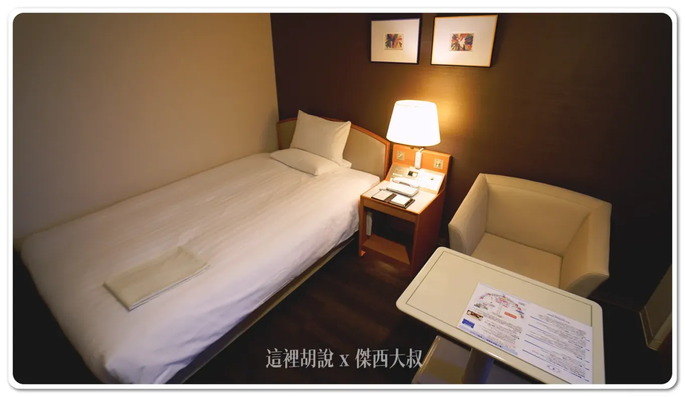 個人小桌的空間跟其他飯店相比算是蠻大的
