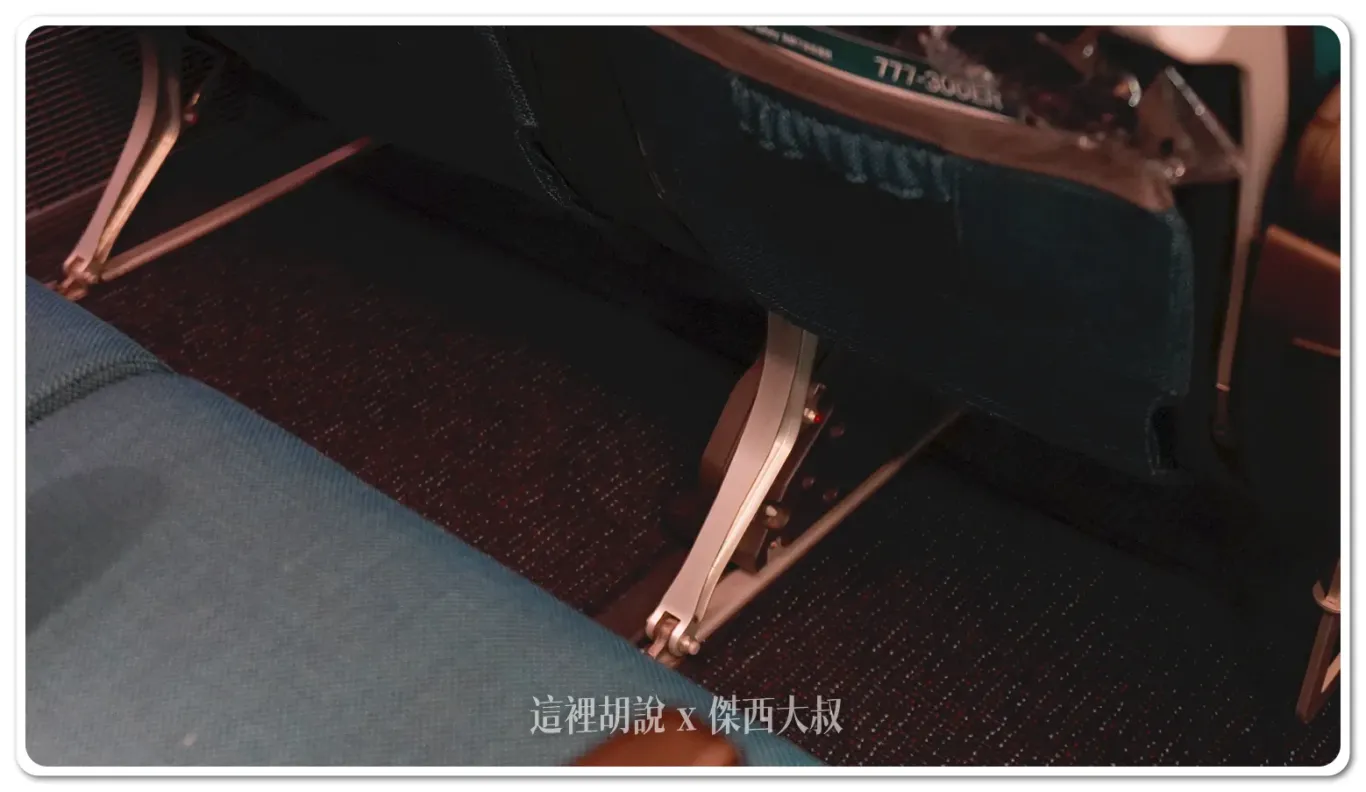 機上娛樂系統的視訊盒位置,佔用空間沒有很大
