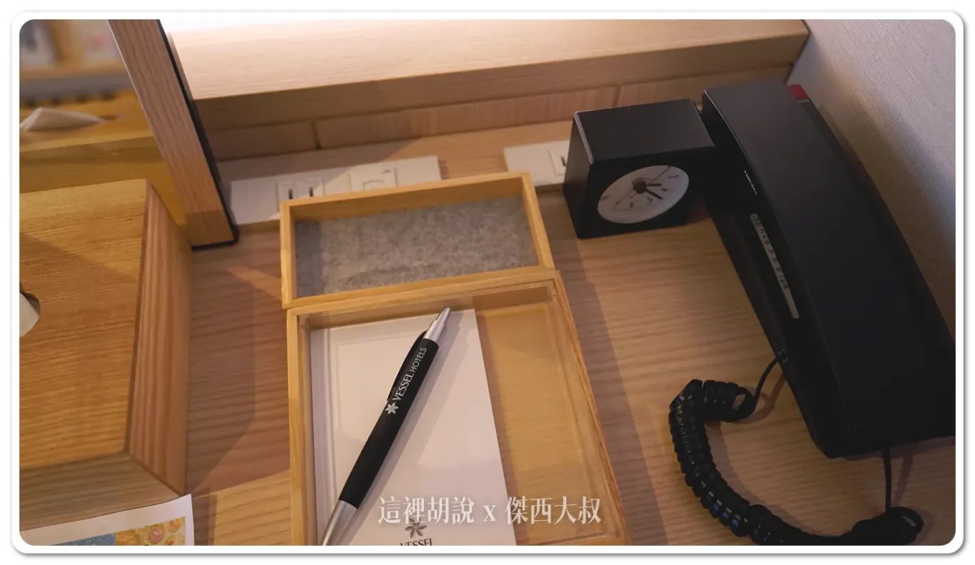 另外一個有鋪上絨布的是可以放首飾的小托盤