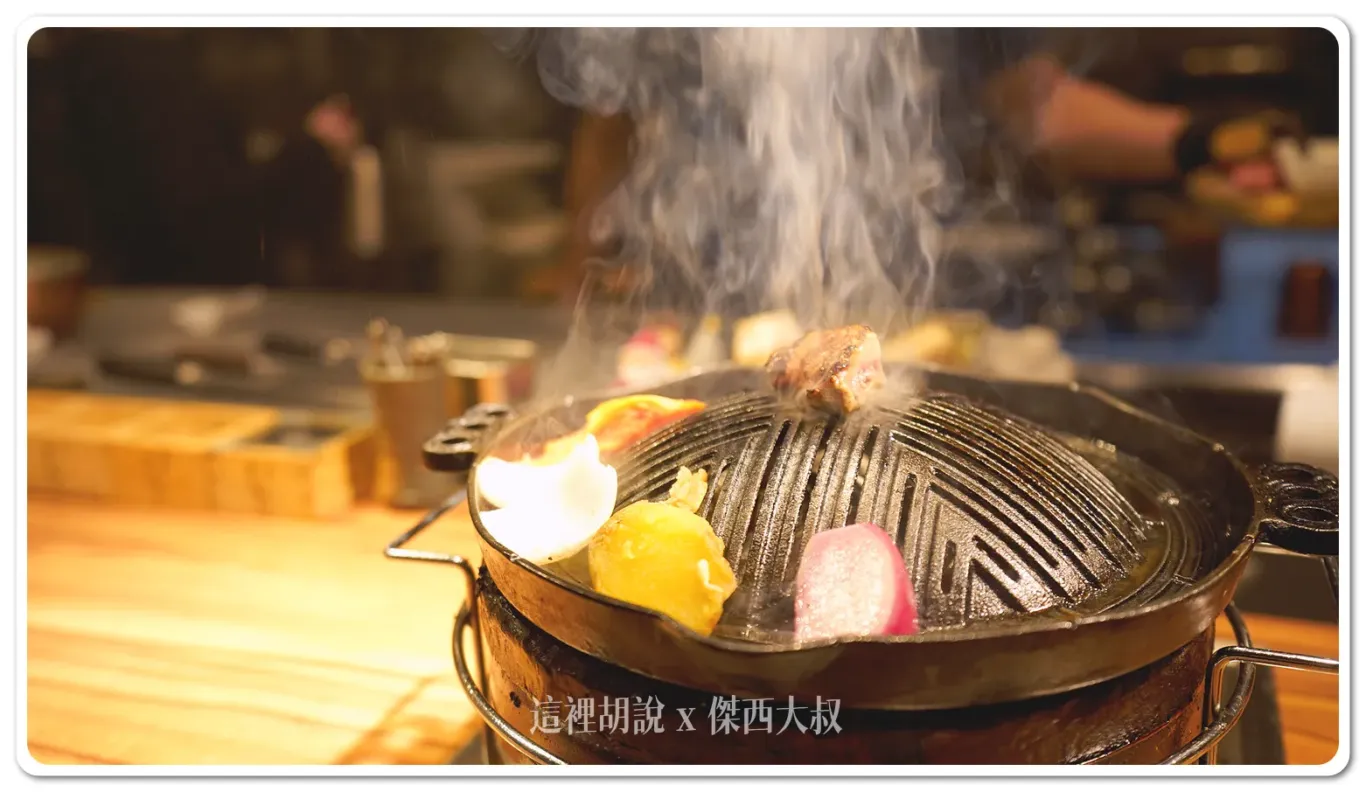 店員妹妹很貼心的幫我上了一些基本的蔬菜,但我沒有吃完(因為是當天晚上第二攤晚餐)