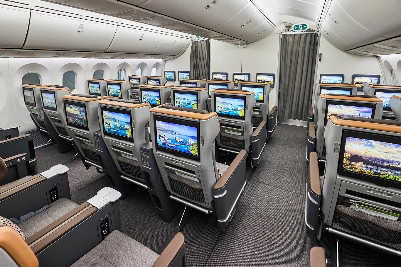 787-9 第四代豪華經濟艙採2-3-2配置圖片來源:長榮航空