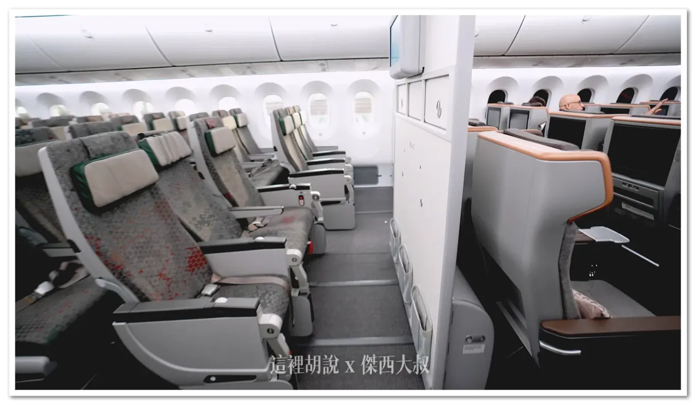 中間以及兩側,可以保留安裝嬰兒搖籃的空間