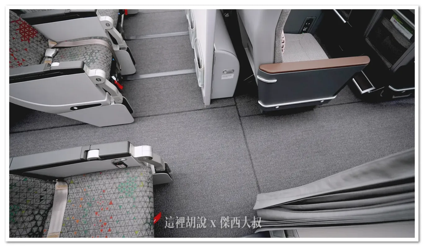經濟艙與豪華經濟艙相接走道區域
長榮航空 三艙等 787-9(78P) 經濟艙座位各區完整照片全記錄