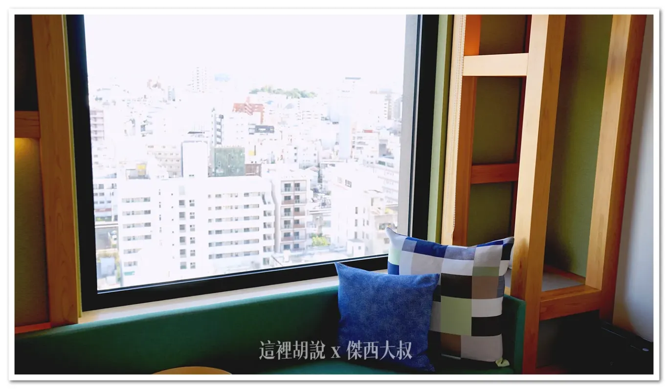 小沙發看出去就是沖繩的風景,傑西這次入住的是市景房