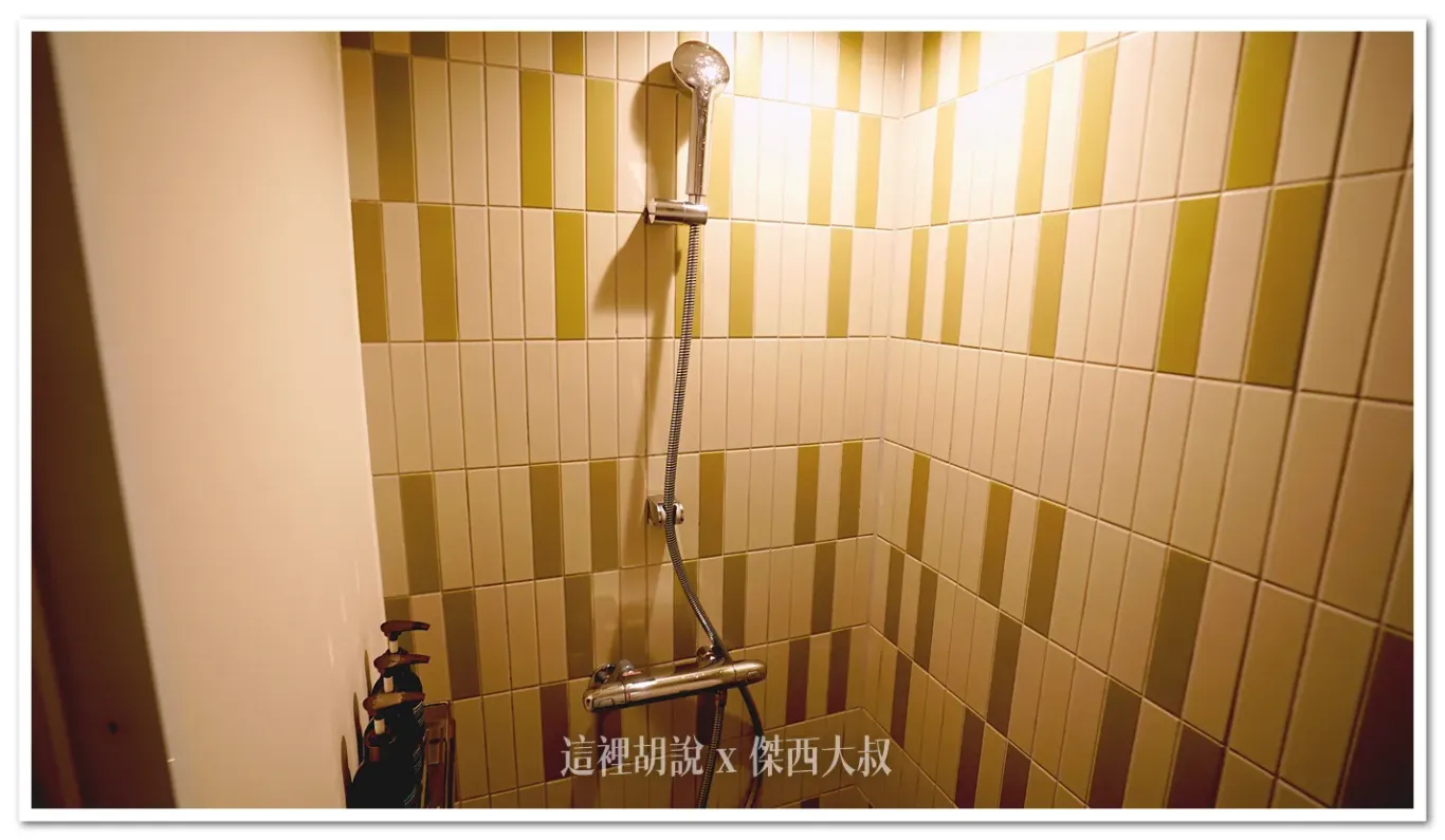 淋浴間裡頭,當然溫控龍頭也是基本必備
