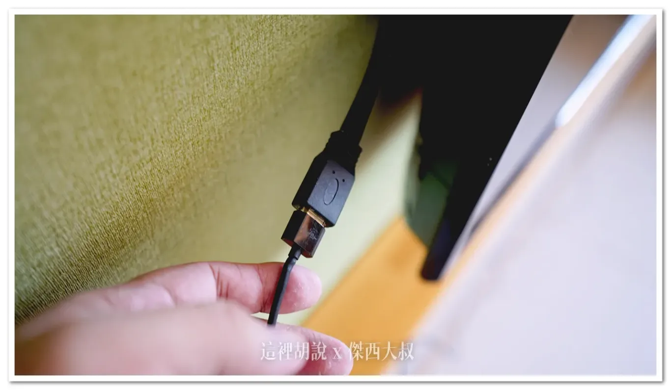 電視部分還是保有OMO系列非常貼心的設計,
有幫電視兒童多預留了HDMI的插孔,不用每次都還要挖來挖去