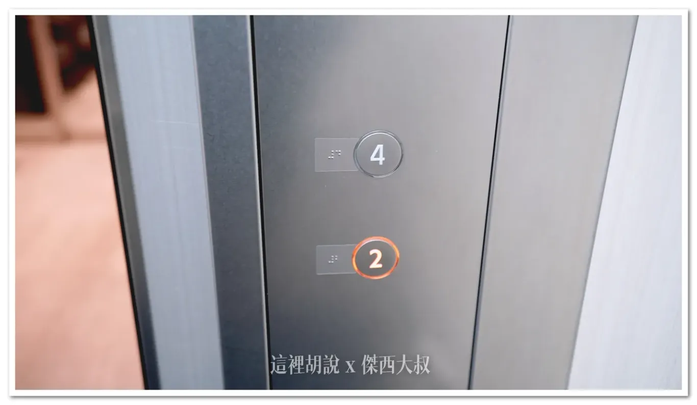 登機門在二樓,貴賓室在四樓