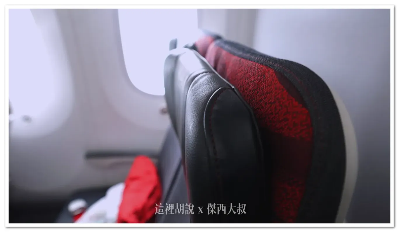 椅子本身有頭枕的設計