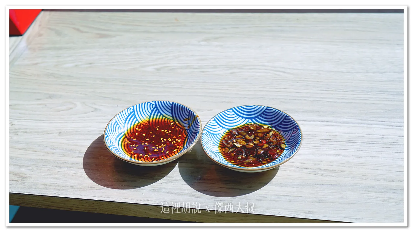 一個是蠟油,一個是辣醬油