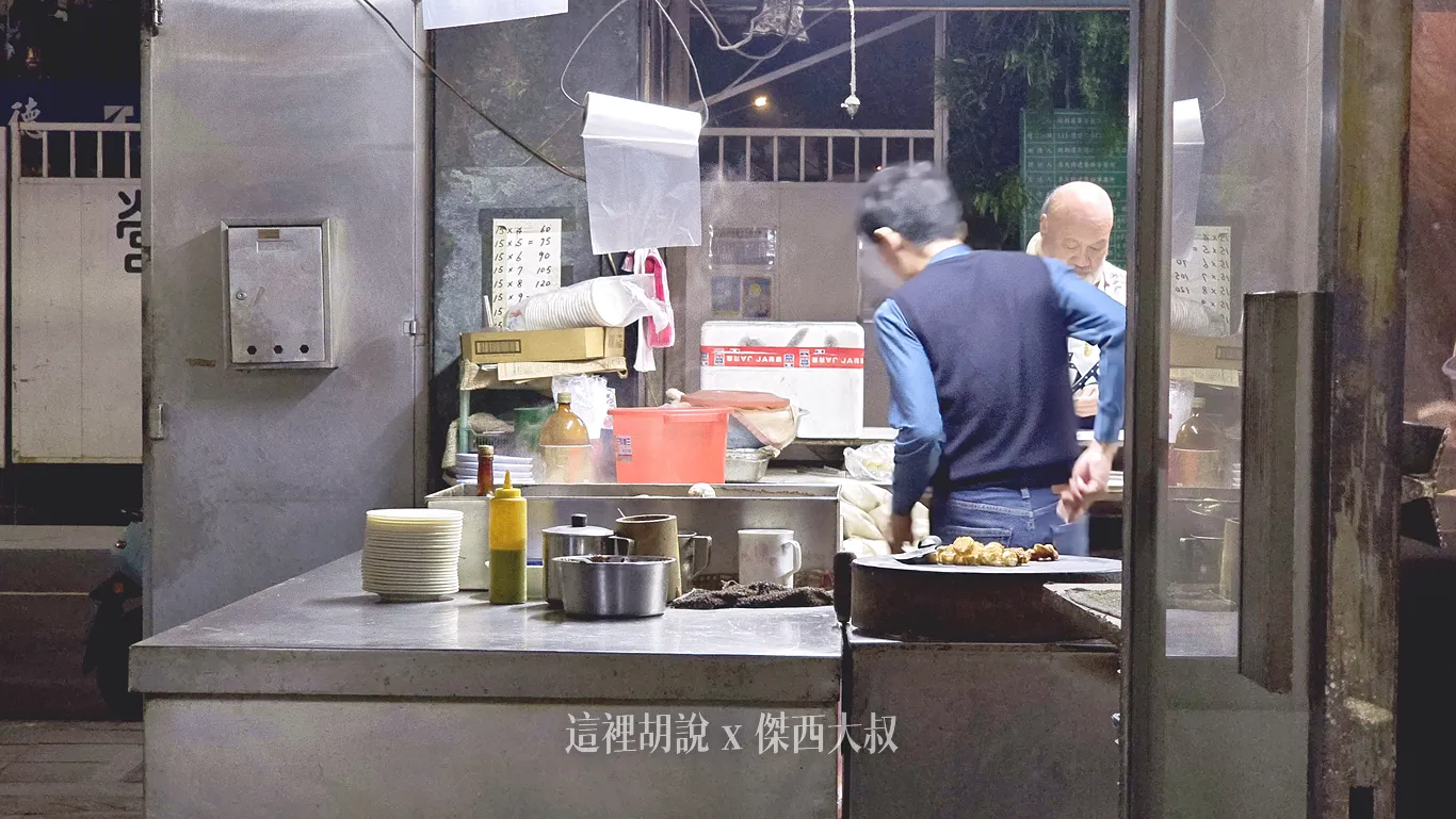 六點才剛開始營業,食客們就陸陸續續的抵達