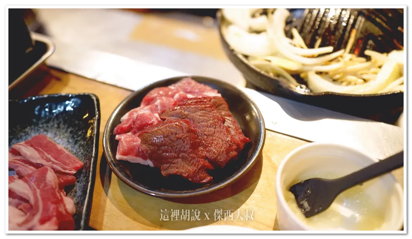 最基本的羊肉跟鹿肉的拼盤