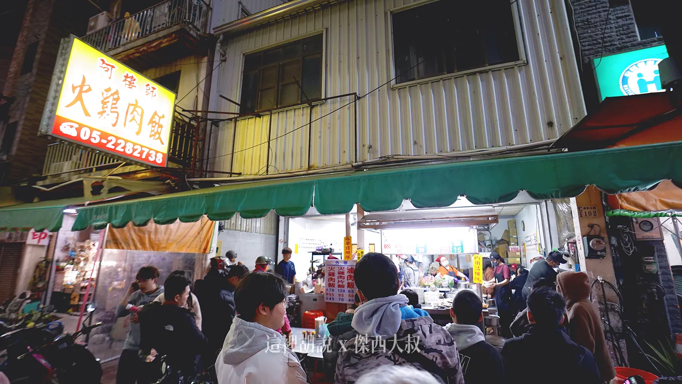 到店面就開始排隊,排隊隊伍有分成外帶跟內用兩條要注意一下