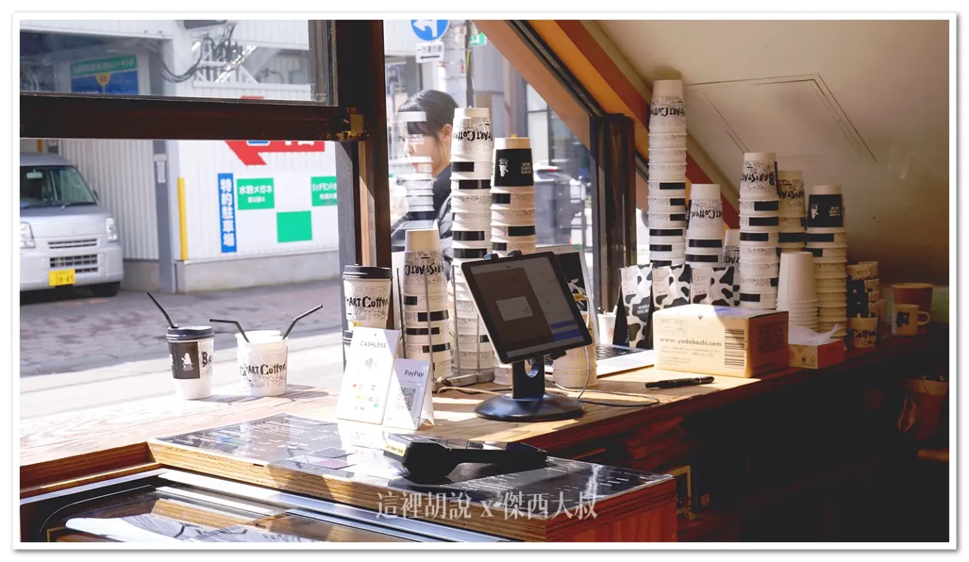 點餐櫃臺不大,空間算是蠻溫馨的木質調