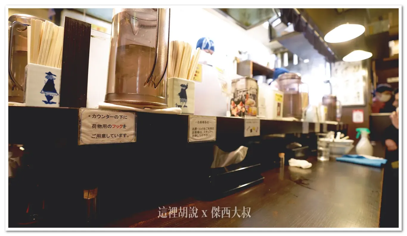 北海道的拉麵店大部分的用餐空間都是這樣小小的,座位數量也不多