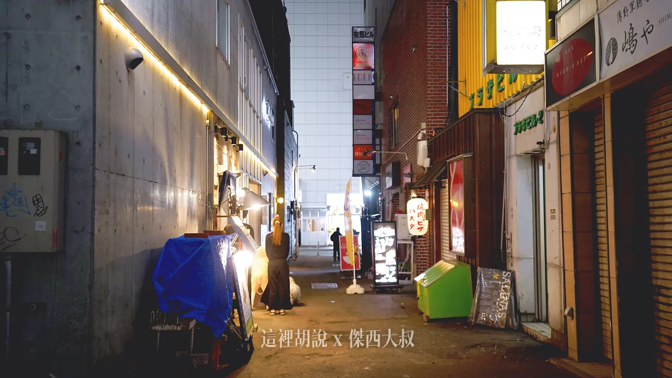 一直很喜歡他們這個畫面,就是一路送客送到客人消失在視線當中,所以輪到送我的時候,我都讓小哥趕快進去,免得吹風