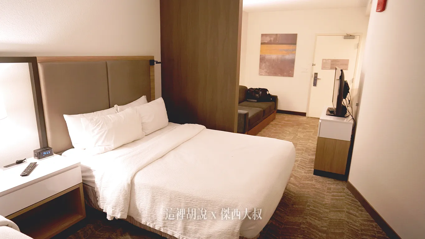 雖然叫做SUITE,但是客廳跟臥房之間是沒有隔間的